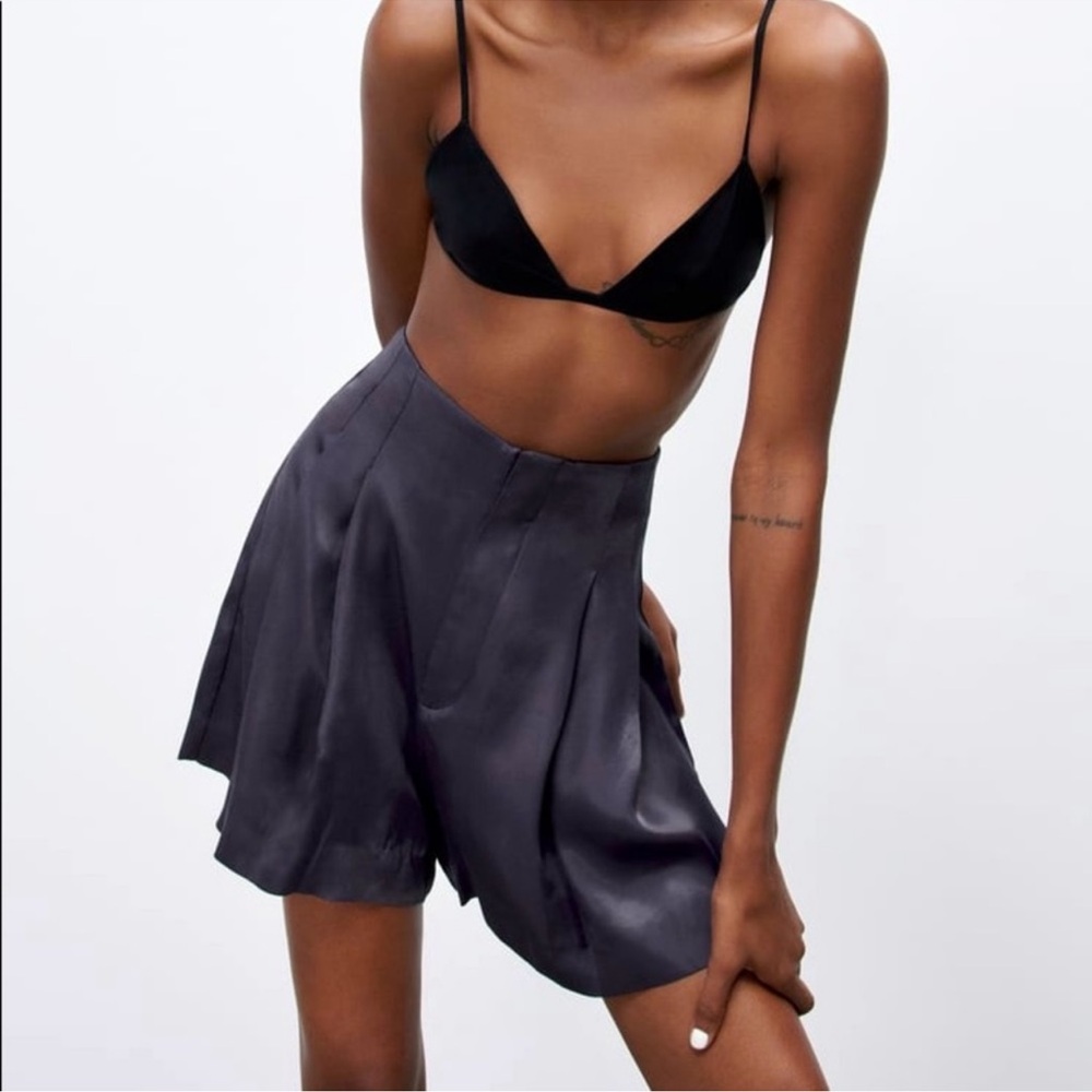 Zara High Waist Black Pleated Shorts